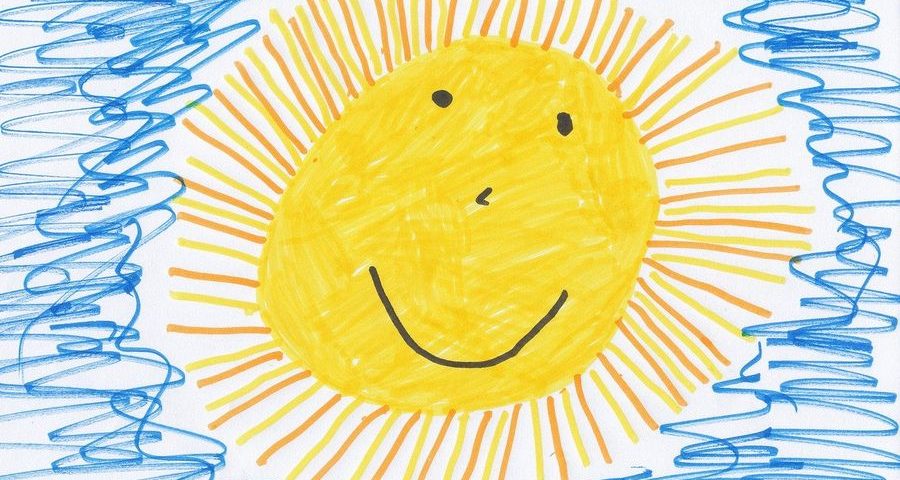 A child's drawing of a smiling sun in a blue sky. By Joduma on pixabay