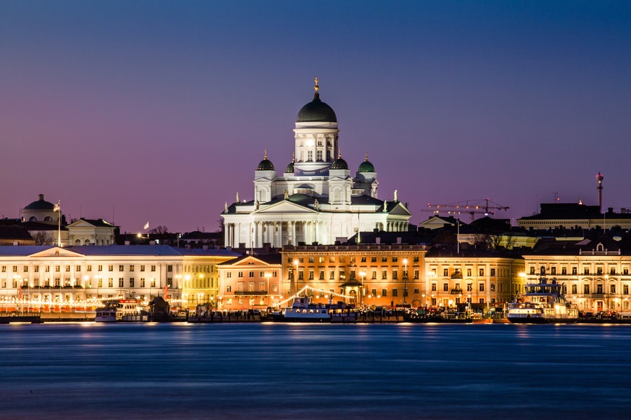 Buildings along the water's edge in Helsinki. By Tapio Haaja on Pexels