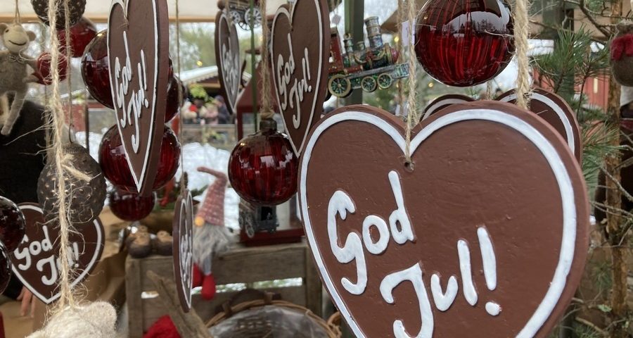 Hearts with the words God jul! on them