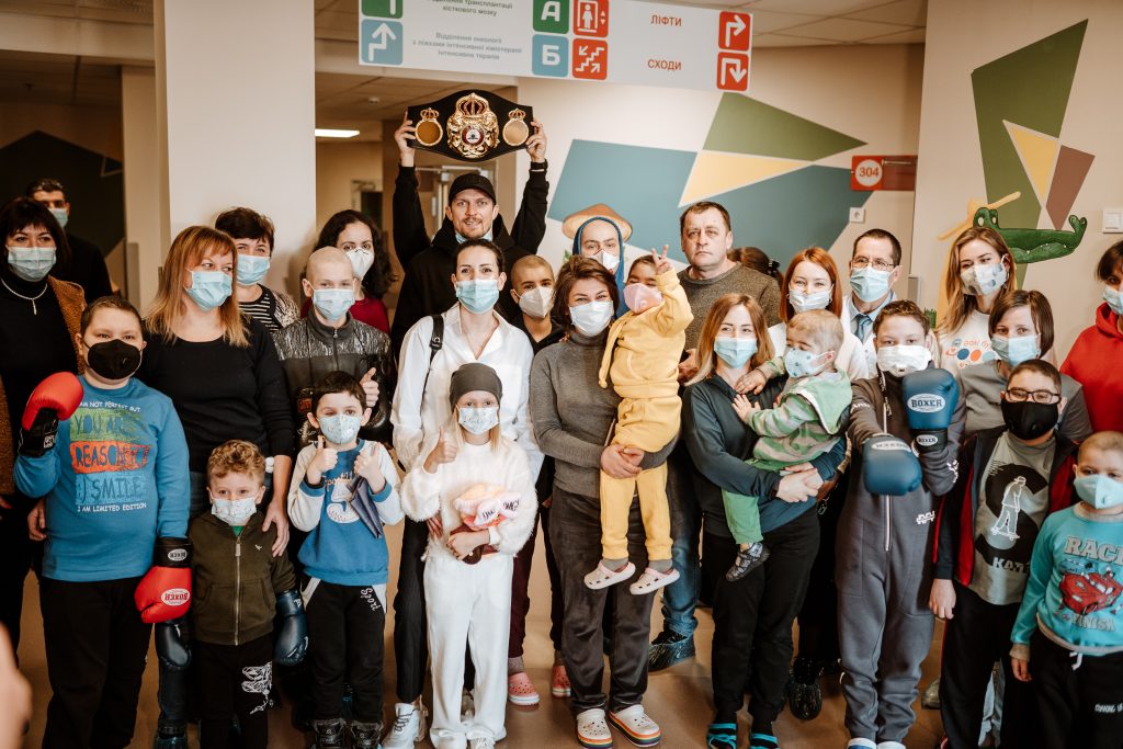 Oleksandr Usyk visits children at the OKHMATDYT, National Children's Hospital in Ukraine. 15 February 2022.