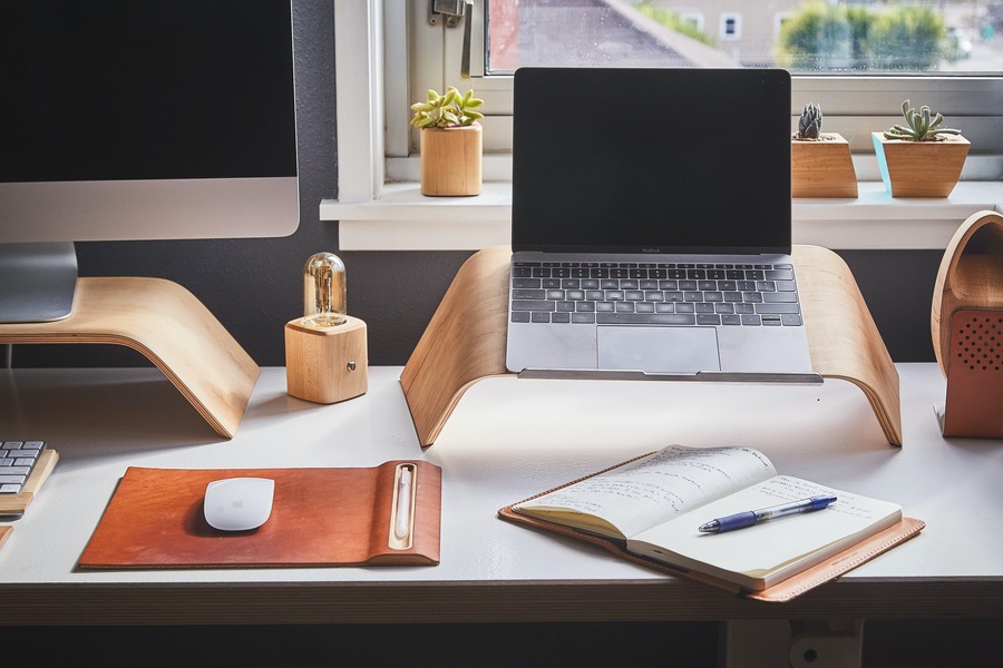 A home work station. By Ken Tomita on Pexels
