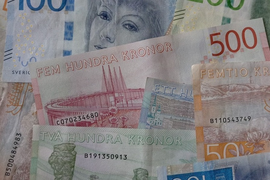 Swedish krona notes. By ChristophMeinersmann on Pixabay