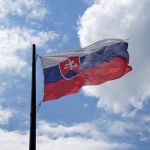 Slovak flag blowing in the wind. By ivabalk on Pixabay