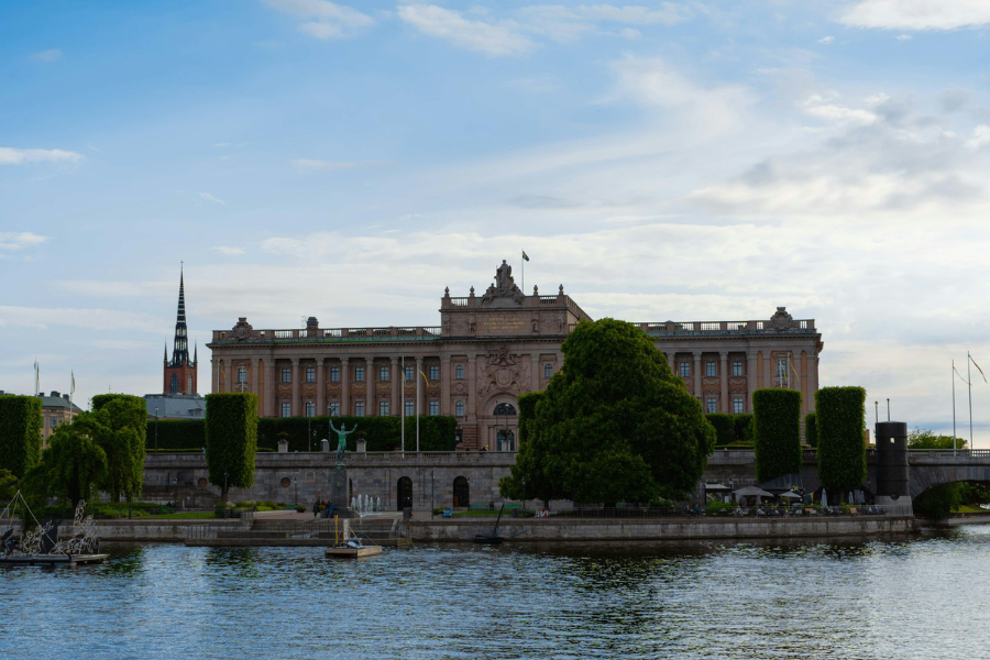 Sweden's Riksdag by Andriy Oliynyk on Unsplash