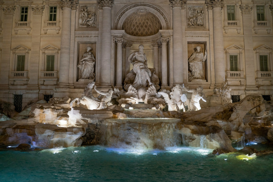 Trevi fountain by Mike Hsieh via Unsplash